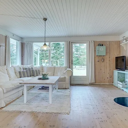 Three-bedroom Holiday In * Hals