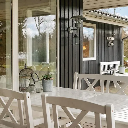 Feriehus Three-bedroom Holiday In