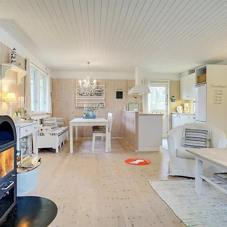 Holiday home Three-bedroom Holiday In Hals