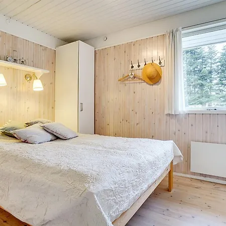 Three-bedroom Holiday In Holiday home Hals