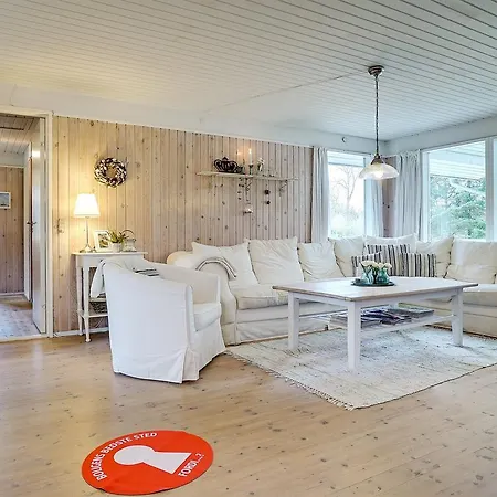 Three-bedroom Holiday In * Hals